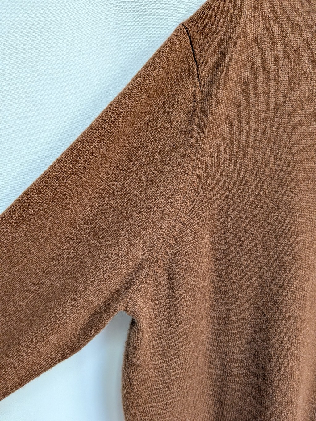 Jenni Kayne Brown Flynn 100% Cashmere V-Neck Classic Sweater Size Large Flawed — image 8 of 8